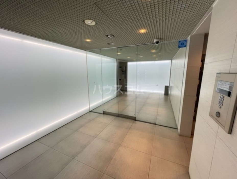 16/19 エントランス