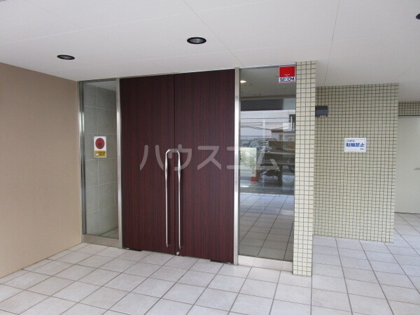 16/20 エントランス