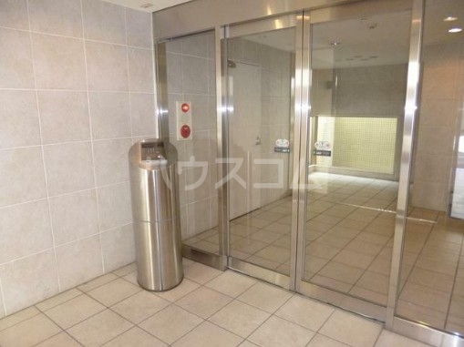 27/30 エントランス