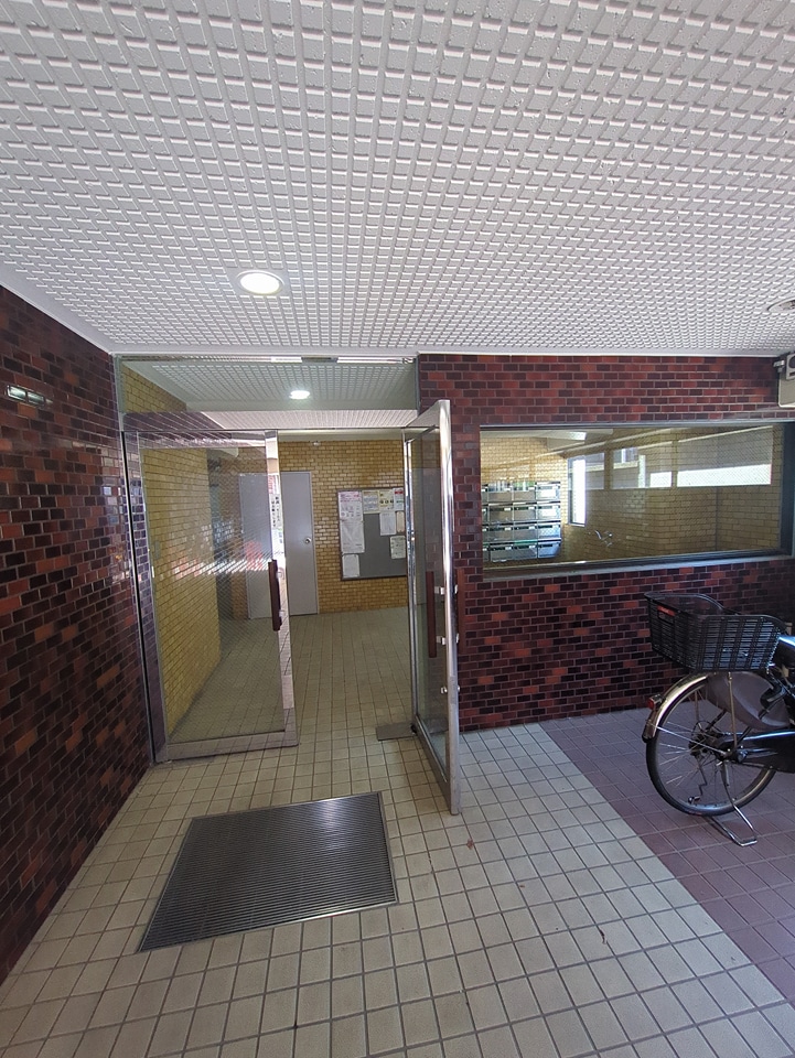 26/30 エントランス