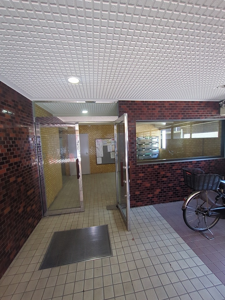 27/30 エントランス