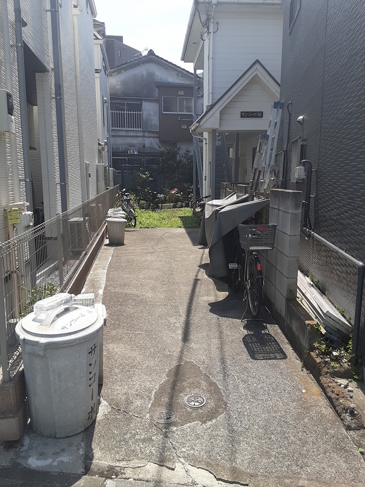 25/26 エントランス