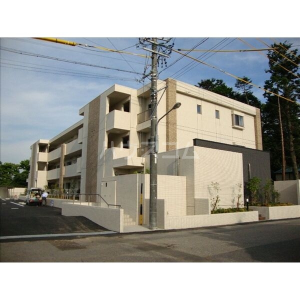 13/23 エントランス