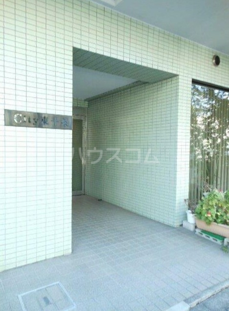 23/30 エントランス