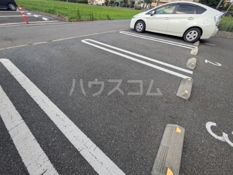 27/30 駐車場