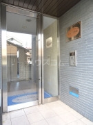 16/21 エントランス