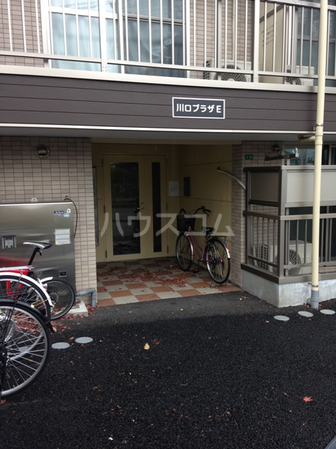 23/30 エントランス