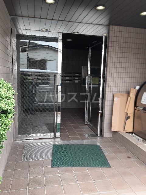 28/30 エントランス