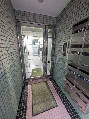 22/28 エントランス