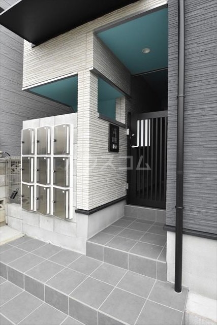 18/28 エントランス