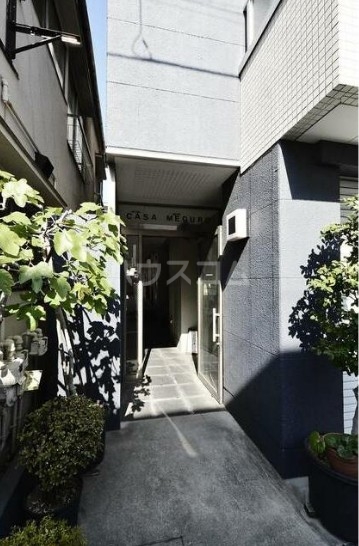 13/14 エントランス