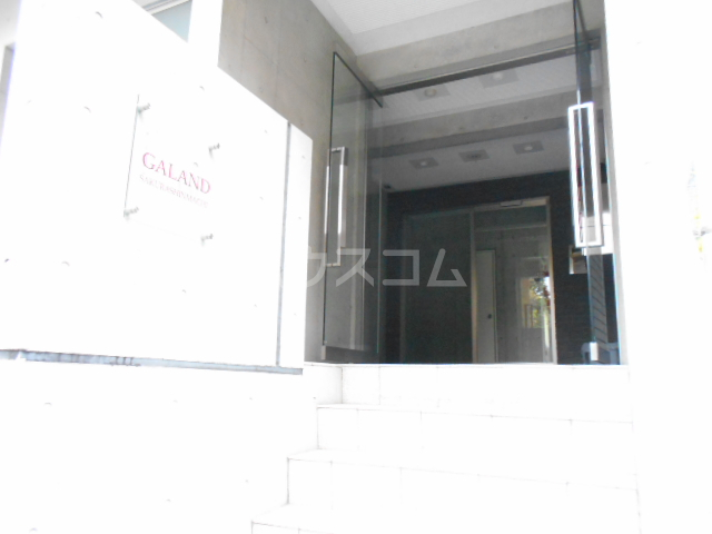 24/30 エントランス