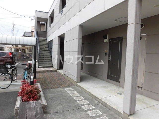 21/30 エントランス