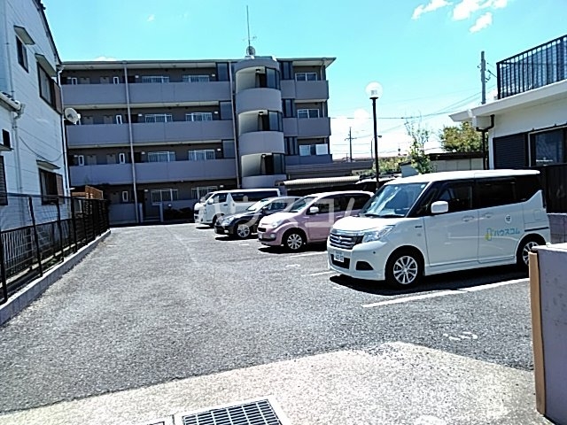 22/30 駐車場
