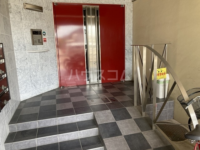 22/29 エントランス