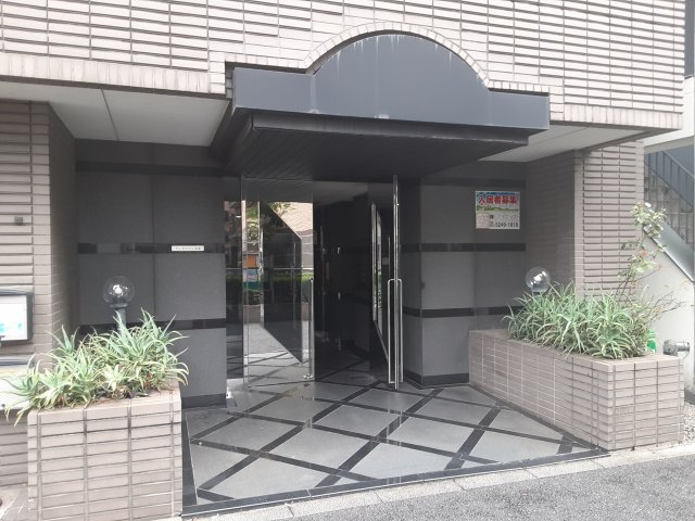 28/30 エントランス