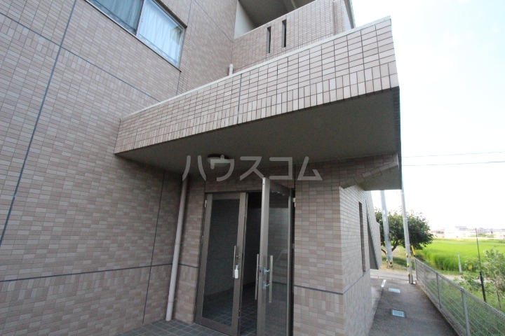 27/30 エントランス