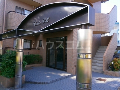 22/28 エントランス