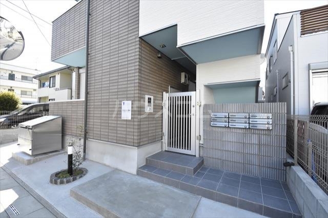 18/28 エントランス