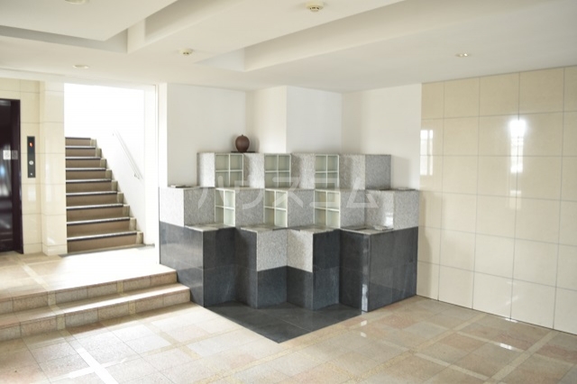 26/30 エントランス