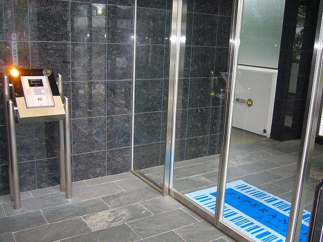 21/28 エントランス