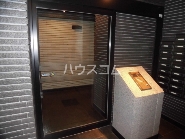 18/26 エントランス