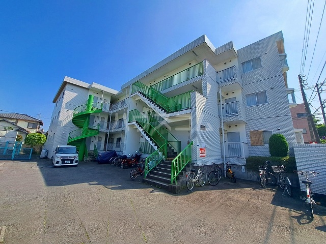 27/30 エントランス