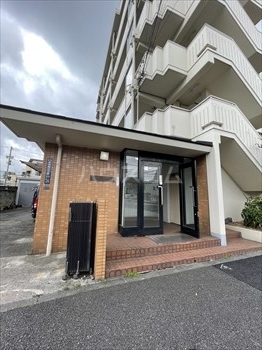 28/30 エントランス