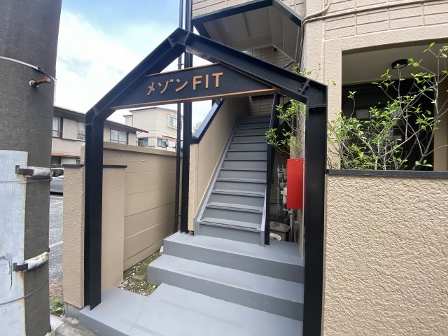 21/23 エントランス