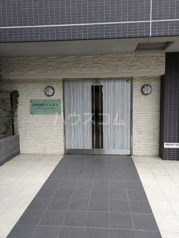 24/30 エントランス