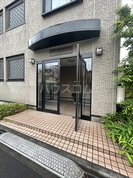 26/30 エントランス