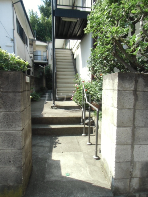 18/25 エントランス