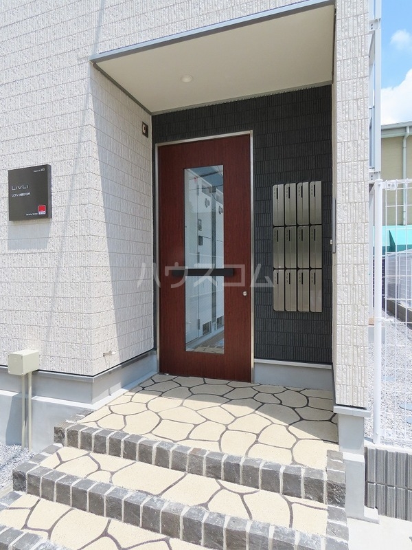 24/27 エントランス