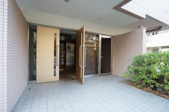 22/30 エントランス