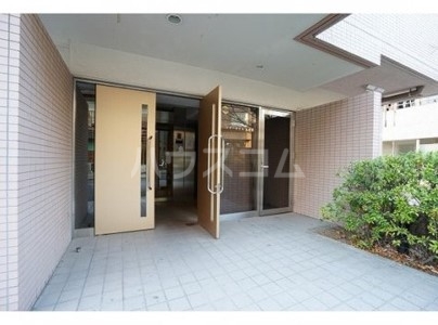 23/30 エントランス