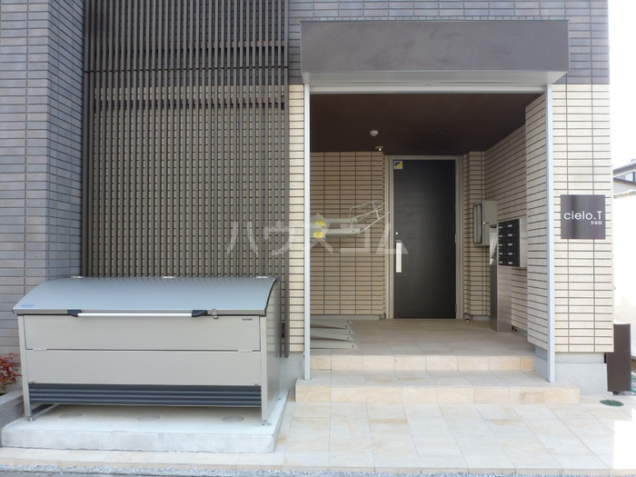 20/30 エントランス