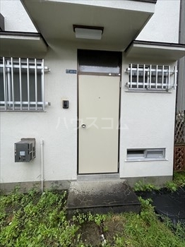 27/30 エントランス