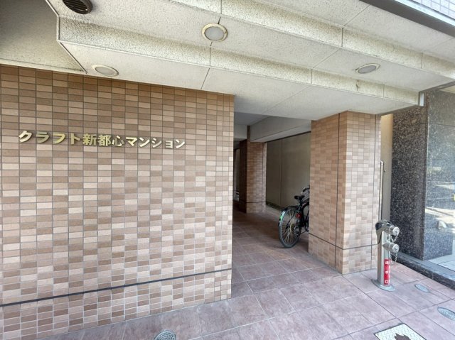 22/27 エントランス