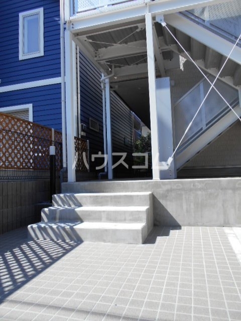 18/27 エントランス