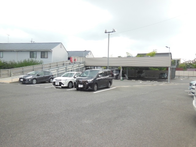 20/28 駐車場