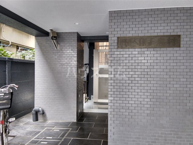 26/30 エントランス