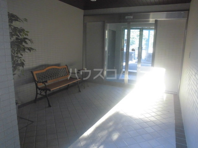 23/30 エントランス