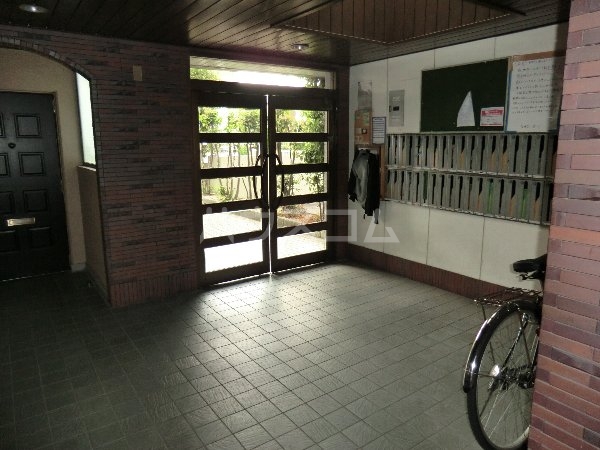 22/23 エントランス