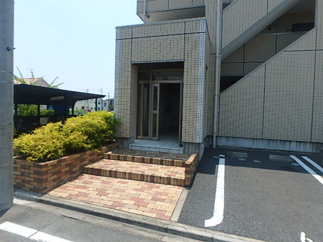 21/30 エントランス