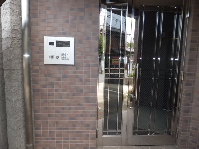 19/27 エントランス