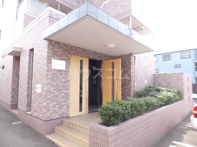 19/27 エントランス