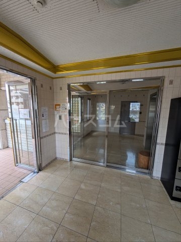 18/26 エントランス