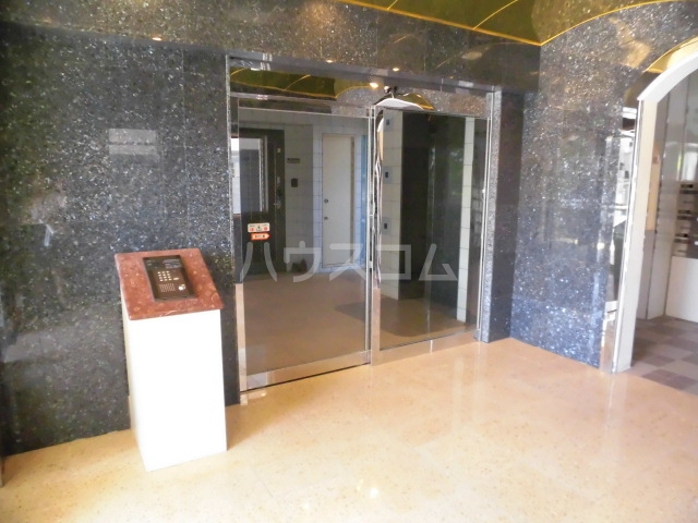 18/28 エントランス