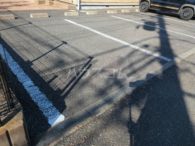2/3 駐車場