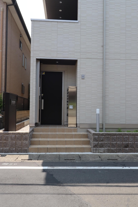 16/25 エントランス